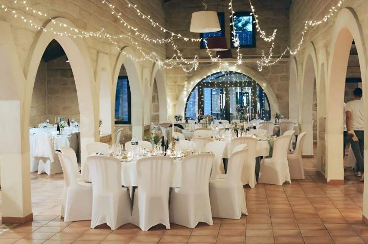 Salle de réception décorée pour un événement Marsillargues