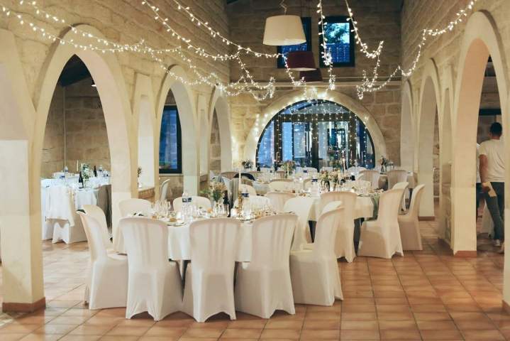 Salle de réception décorée pour un événement Marsillargues